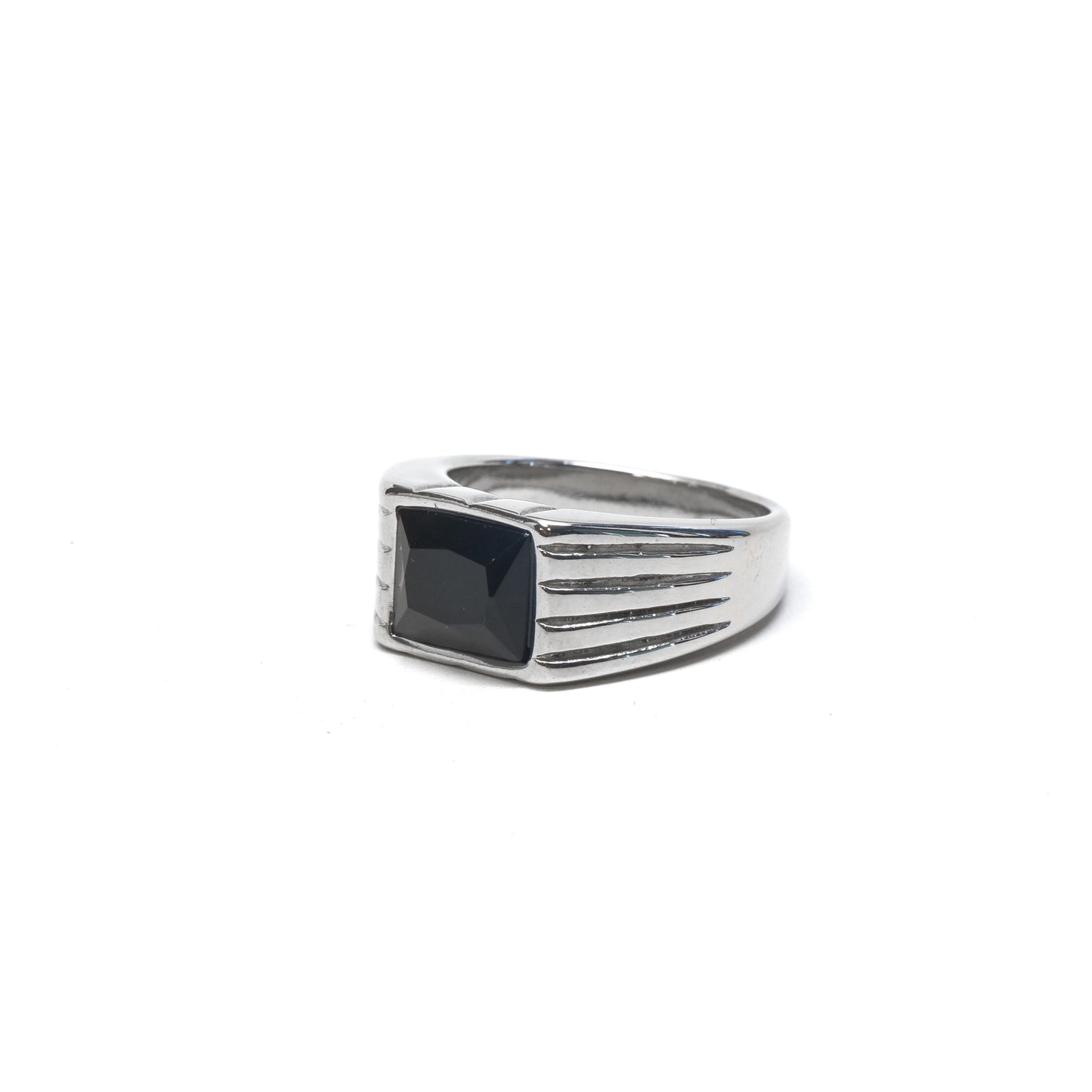 //Style 37s-V// 316L Stainless Steel Black Onyx Edge