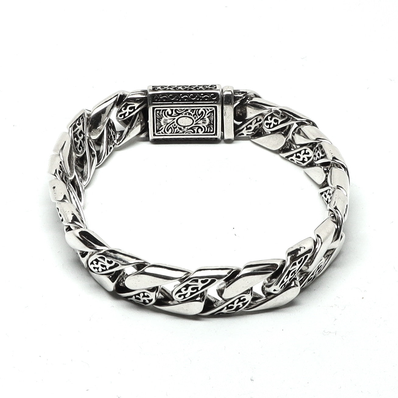 //Style 028// 316L Stainless Steel Inscribed Buckle Link Bracelet
